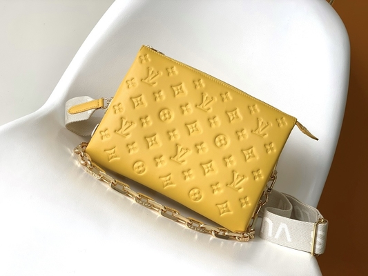 O monograma do girassol gravou sacos marcados feitos sob encomenda Coussin PM Louis Vuitton Puffy Lambskin