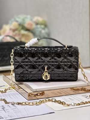 Preto marcado Flip Closure da senhora Dior Patent Clutch Small Pearl