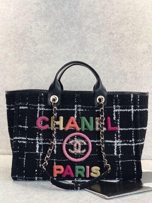O costume 2022 de Chanel Sotheby marcou o totalizador do arco-íris do FW do saco da praia da mistura de lã dos sacos