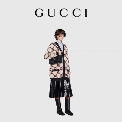 O GG de GUCCI marcou o saco de Bag Marmont Shoulder do mensageiro couro acolchoado pequeno