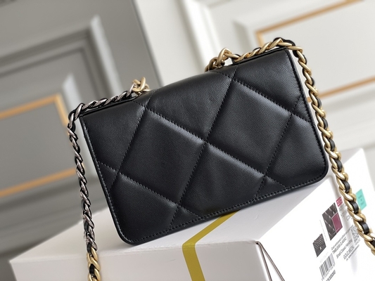 O ouro Preloved da pele de carneiro marcou o saco da aleta de Chanel 19 do saco mini OEM