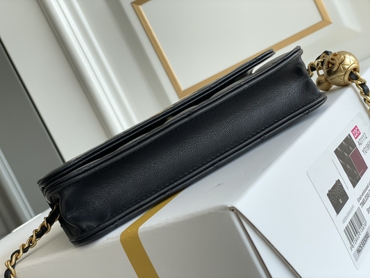 Carteira preta das bolsas da embreagem do WOC de Mini Coco Chanel em uma corrente CF20