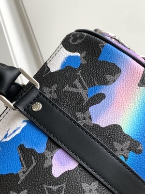 O eclipse do monograma do nascer do sol marcou a sala de Bag LV Keepall Bandoulière 25 do mensageiro com uma vista