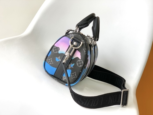 O eclipse do monograma do nascer do sol marcou a sala de Bag LV Keepall Bandoulière 25 do mensageiro com uma vista