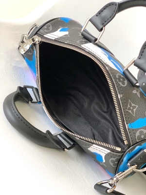 O eclipse do monograma do nascer do sol marcou a sala de Bag LV Keepall Bandoulière 25 do mensageiro com uma vista