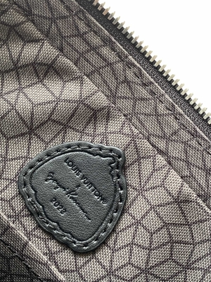 Os homens marcados unisex do monograma do trio do LV x YK ensacam a colaboração 3WAY do estilo da rua M46358