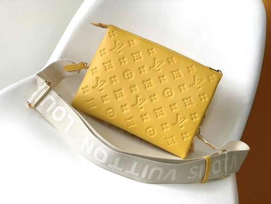O monograma do girassol gravou sacos marcados feitos sob encomenda Coussin PM Louis Vuitton Puffy Lambskin