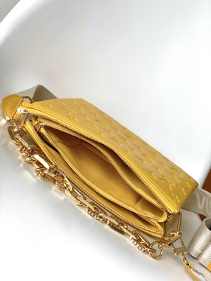 O monograma do girassol gravou sacos marcados feitos sob encomenda Coussin PM Louis Vuitton Puffy Lambskin