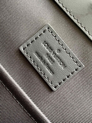 O saco dos homens Plat Zippé horizontal 24H M45571 Louis Vuitton Bag