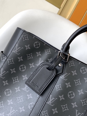 O saco dos homens Plat Zippé horizontal 24H M45571 Louis Vuitton Bag