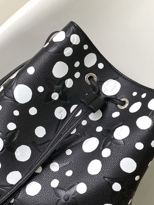 Senhoras NéOnoé preto branco milímetro Louis Vuitton Yayoi Kusama Handbag