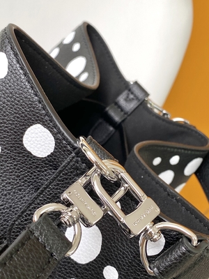 Senhoras NéOnoé preto branco milímetro Louis Vuitton Yayoi Kusama Handbag