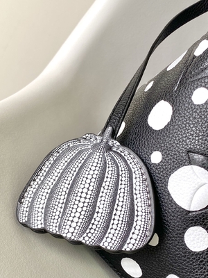 Senhoras NéOnoé preto branco milímetro Louis Vuitton Yayoi Kusama Handbag