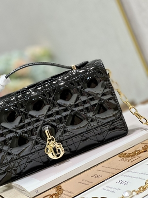 Preto marcado Flip Closure da senhora Dior Patent Clutch Small Pearl