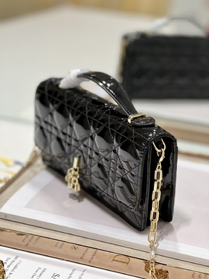 Preto marcado Flip Closure da senhora Dior Patent Clutch Small Pearl
