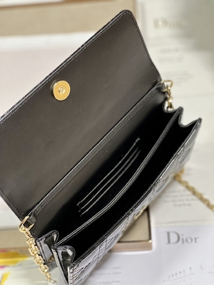 Preto marcado Flip Closure da senhora Dior Patent Clutch Small Pearl