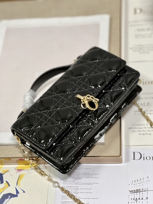 Preto marcado Flip Closure da senhora Dior Patent Clutch Small Pearl