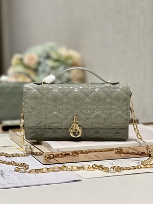 Preto marcado Flip Closure da senhora Dior Patent Clutch Small Pearl