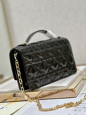 Preto marcado Flip Closure da senhora Dior Patent Clutch Small Pearl