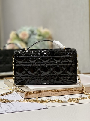 Preto marcado Flip Closure da senhora Dior Patent Clutch Small Pearl