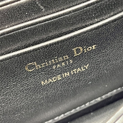 Preto marcado Flip Closure da senhora Dior Patent Clutch Small Pearl