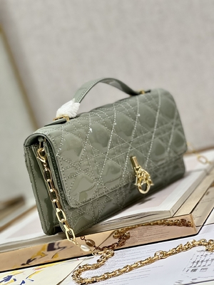 Preto marcado Flip Closure da senhora Dior Patent Clutch Small Pearl