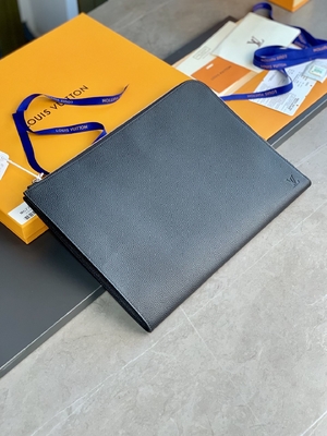 Couro do GM Cuir Taurillon de Louis Vuitton Pochette Jour do desenhista em umas bolsas Noir pretas