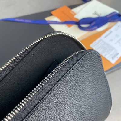 Couro do GM Cuir Taurillon de Louis Vuitton Pochette Jour do desenhista em umas bolsas Noir pretas