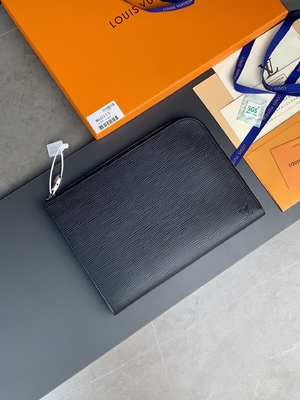 Couro do GM Cuir Taurillon de Louis Vuitton Pochette Jour do desenhista em umas bolsas Noir pretas