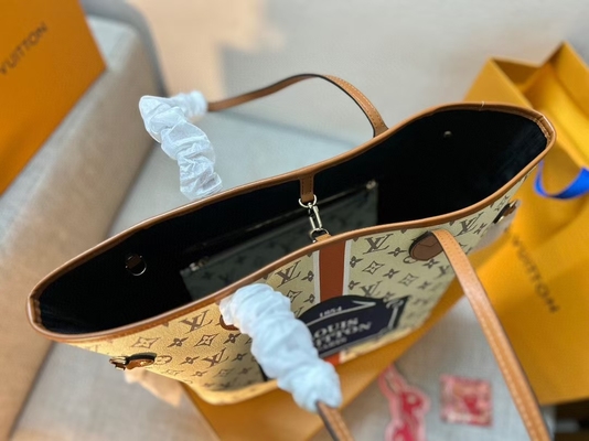 Bolsa bege do monograma de Louis Vuitton Preloved Branded Bag Neverfull das mulheres
