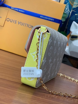 Mola branca do saco de Pochette Felicie LV no monograma Empreinte da cidade