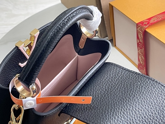 A pele de caprino que alinha Preloved marcou o saco Louis Vuitton Capucines Mini