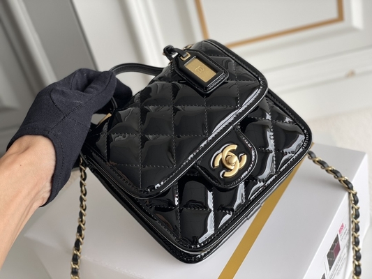 Corrente do ouro de Chanel 22 Mini Designer Purses Black Spell com aleta da gota