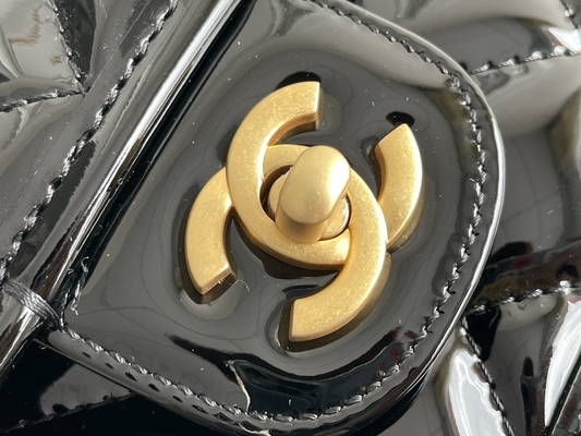 Corrente do ouro de Chanel 22 Mini Designer Purses Black Spell com aleta da gota