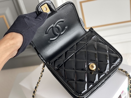 Corrente do ouro de Chanel 22 Mini Designer Purses Black Spell com aleta da gota