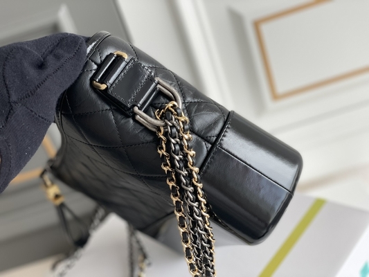 Pele de bezerro pre possuída de Chanel Gabrielle Shoulder Bag Hobo Handbag
