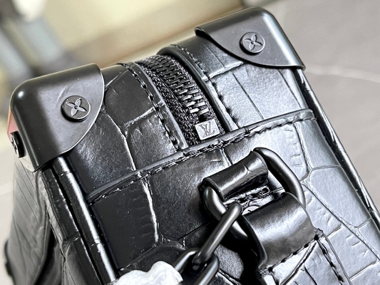Tronco macio Mini Small Patent Leather de Crocodilien Matte Black Louis Vuitton LV