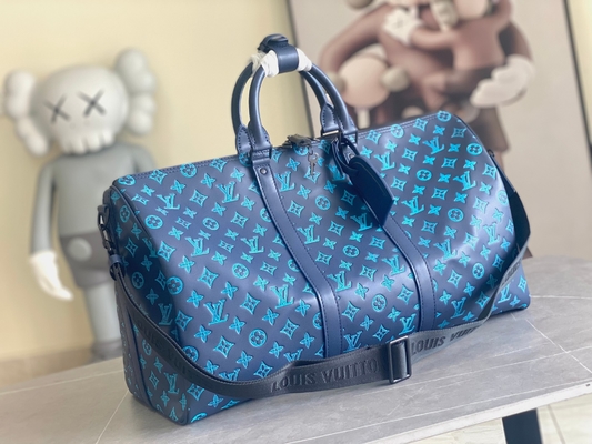 Os grandes homens marcados ensacam sacos azuis de Keepall BANDOULIÈRE 50 Boston
