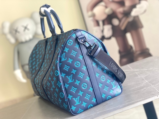 Os grandes homens marcados ensacam sacos azuis de Keepall BANDOULIÈRE 50 Boston