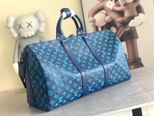 Os grandes homens marcados ensacam sacos azuis de Keepall BANDOULIÈRE 50 Boston