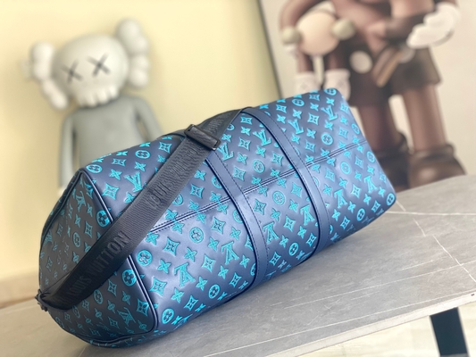 Os grandes homens marcados ensacam sacos azuis de Keepall BANDOULIÈRE 50 Boston