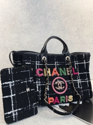 O costume 2022 de Chanel Sotheby marcou o totalizador do arco-íris do FW do saco da praia da mistura de lã dos sacos