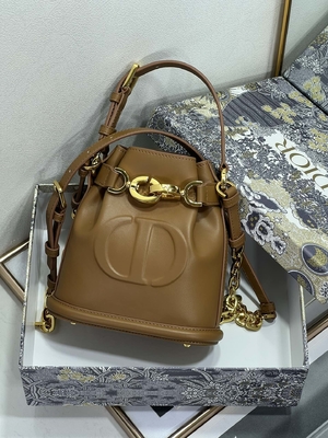 CD gravado Christian Dior Sport Bag Calfskin de C'est Dior Bag Gold Saddle