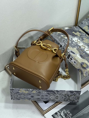 CD gravado Christian Dior Sport Bag Calfskin de C'est Dior Bag Gold Saddle