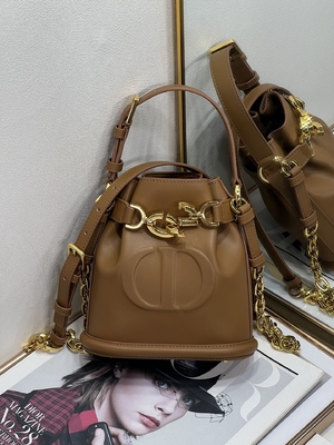 CD gravado Christian Dior Sport Bag Calfskin de C'est Dior Bag Gold Saddle