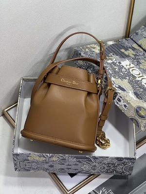 CD gravado Christian Dior Sport Bag Calfskin de C'est Dior Bag Gold Saddle