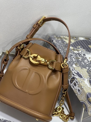 CD gravado Christian Dior Sport Bag Calfskin de C'est Dior Bag Gold Saddle